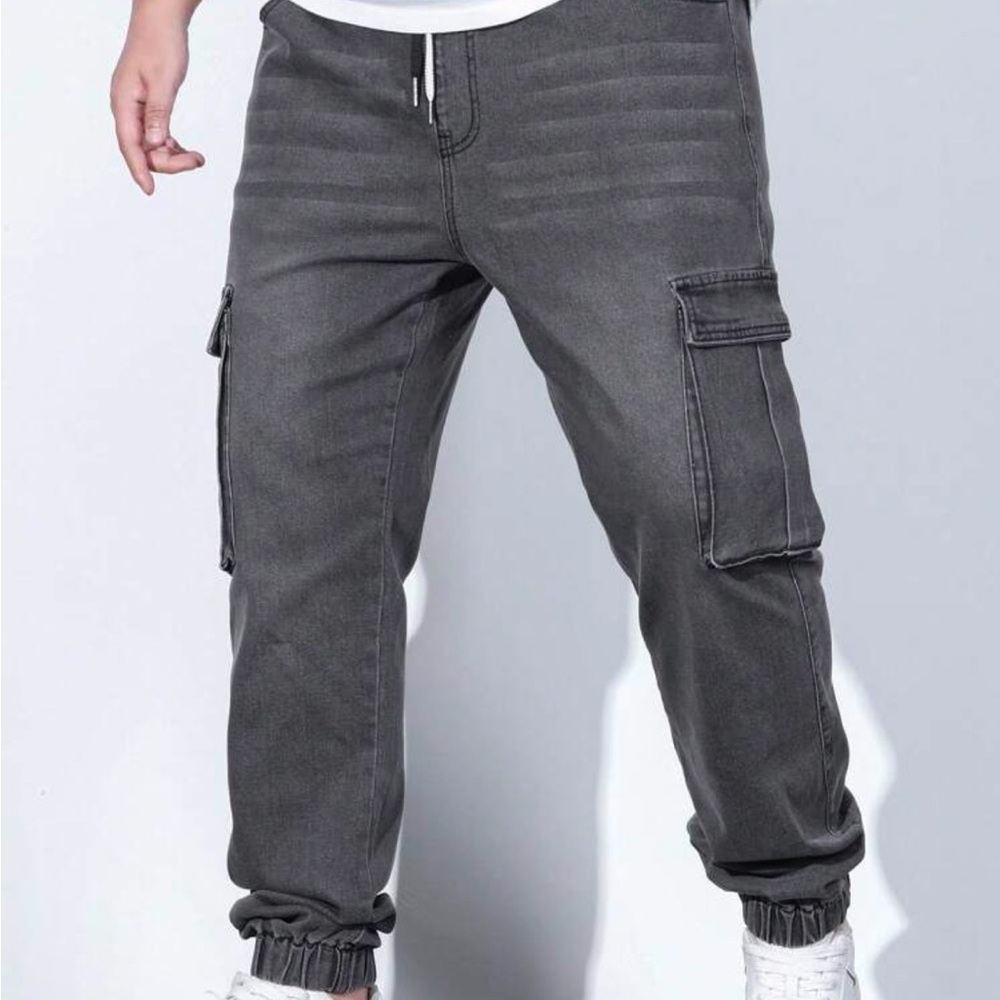 Manfinity Men Plus Cotton Flap Pocket Side Drawstring Waist Cargo Jeans